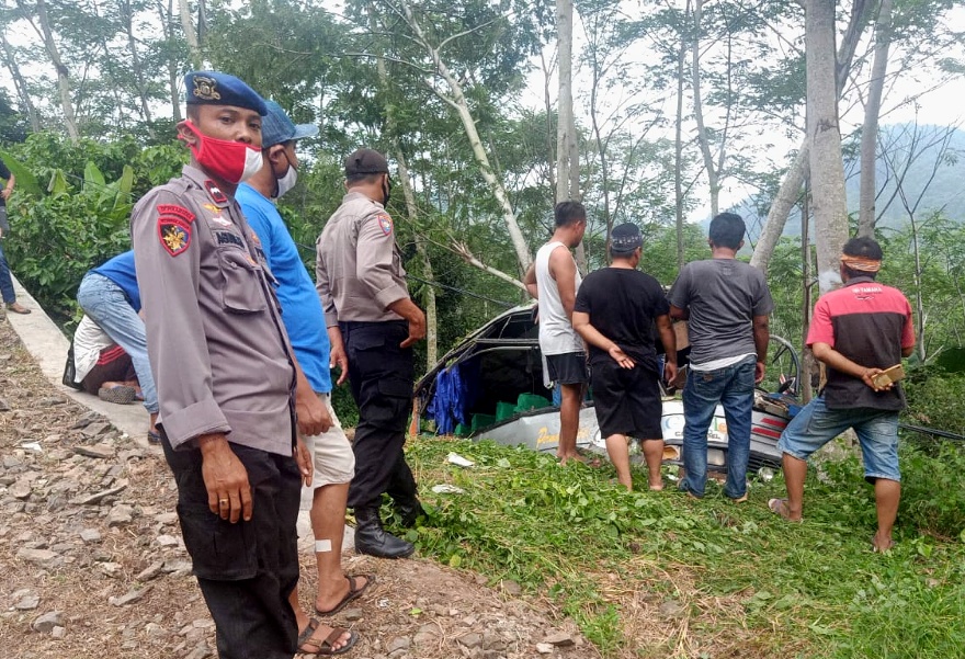 Polisi Benarkan Peristiwa Lakalantas Minibus Masuk Jurang saat Menuju Pantai di Lampung Selatan