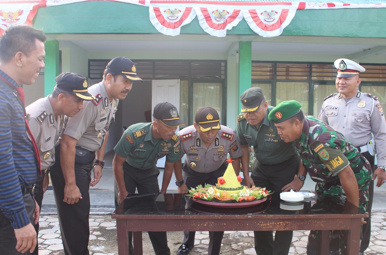 beri-kejutan-di-hut-tni_20171005_131322.jpg