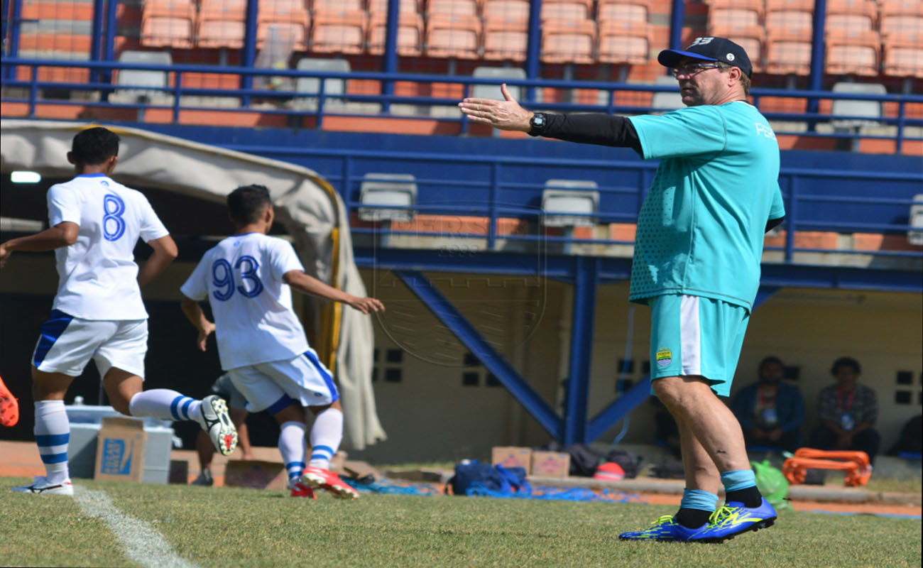 Badak Lampung vs Persib Bandung Minggu 25 Agustus 2019, Main Lebih Malam, Ini Kata Robert Alberts