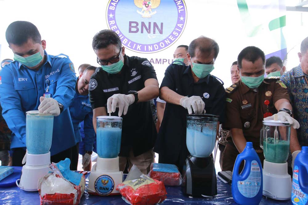 bnnp-lampung-blender-1662737-gram-sabu-dan-1140-butir-ekstasi.jpg