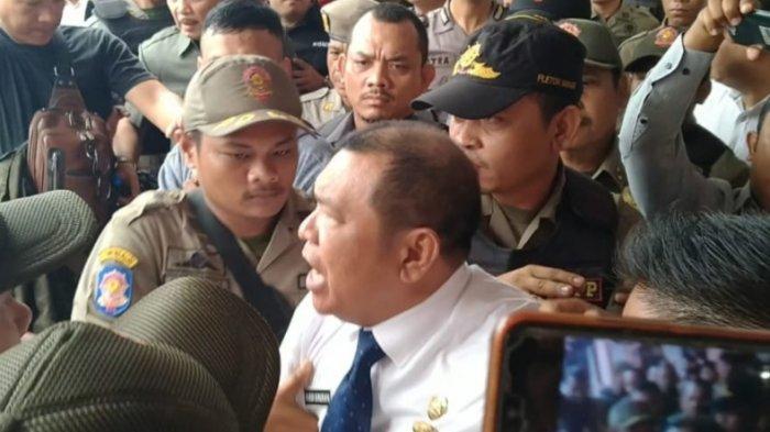 Polisi Turun Tangan, Bos Pasar Diusir hingga Diseret Belasan Satpol PP Keluar Kantor