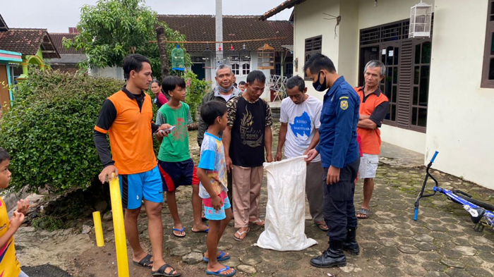 BPBD Bandar Lampung Amankan Ular Sanca Kembang Sepanjang 3,5 Meter
