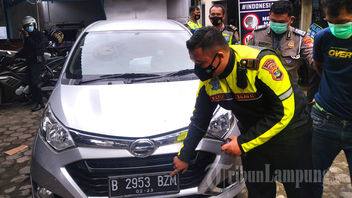 BREAKING NEWS Lihat Mobil Kakaknya Dibawa Pelaku Begal, Sang Adik Kejar Lalu Tabrak