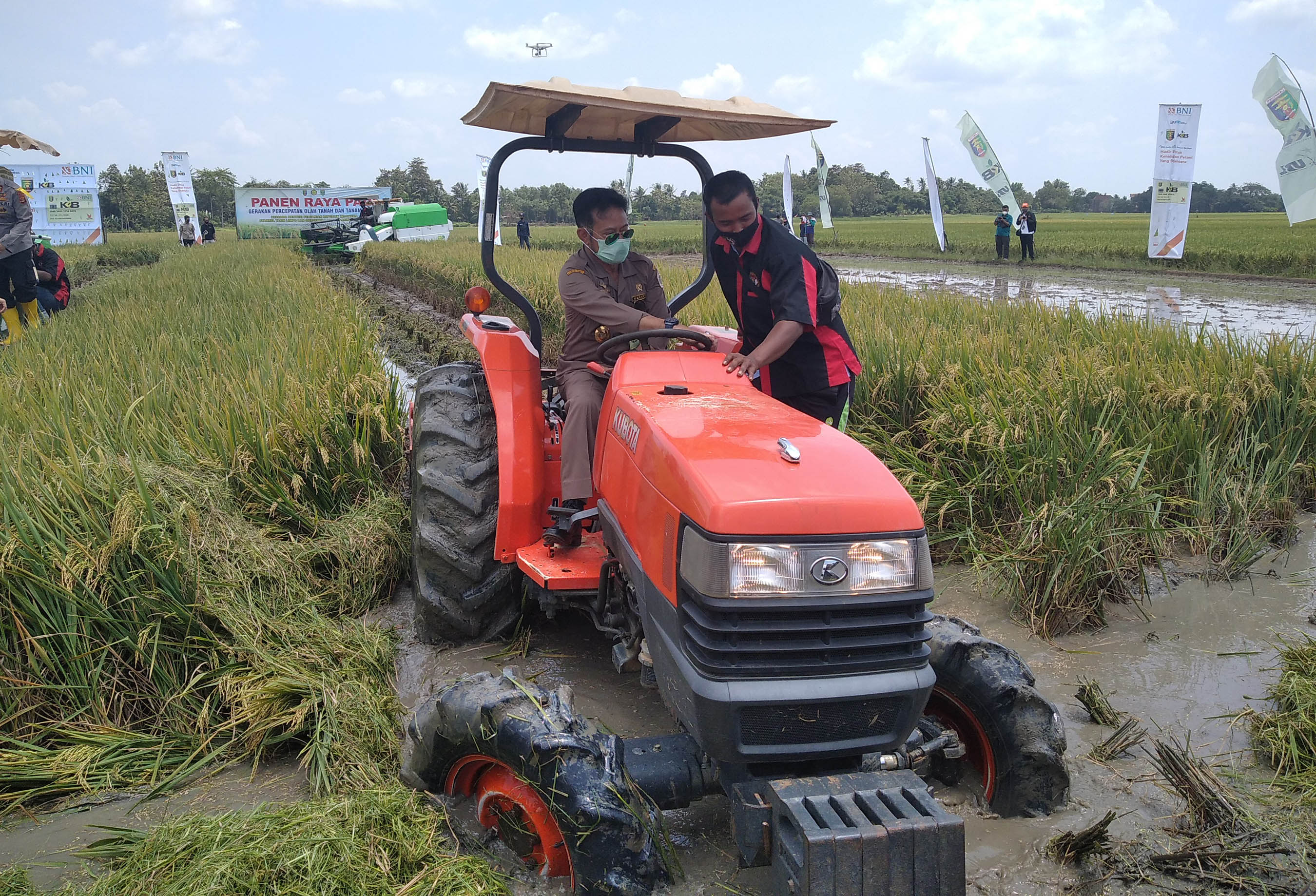 breaking-news-mentan-syahrul-yasin-limpo-hadiri-launching-kartu-petani-berjaya-di-lampung-tengah.jpg