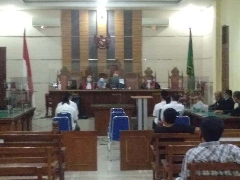 BREAKING NEWS Peras Kepala Desa di Lampung Timur, Oknum ASN dan Ormas Divonis Dua Tahun Penjara