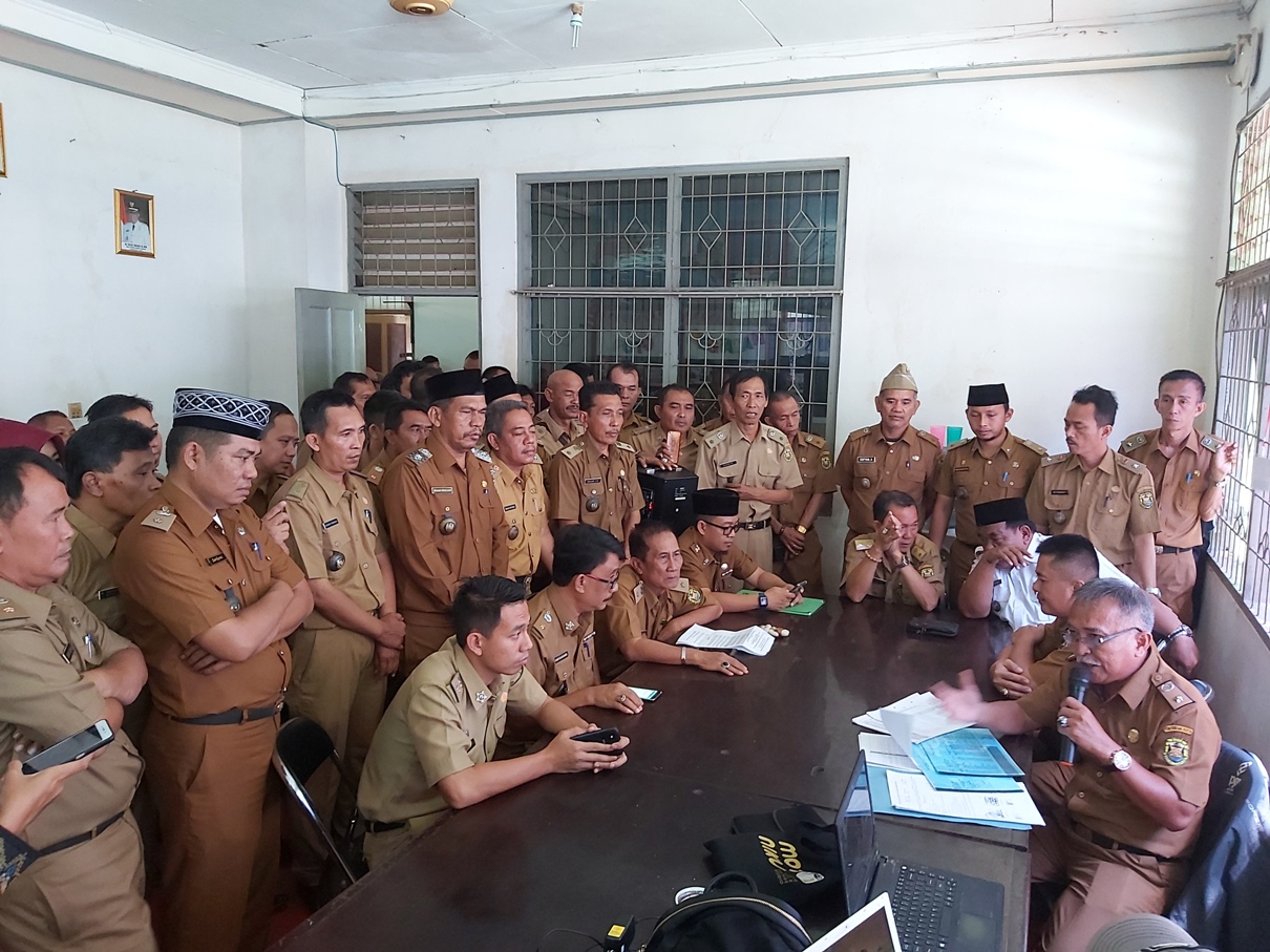 breaking-news-ratusan-lurah-datangi-kantor-pemkot-bandar-lampung-gara-gara-wakil-wali-kota.jpg