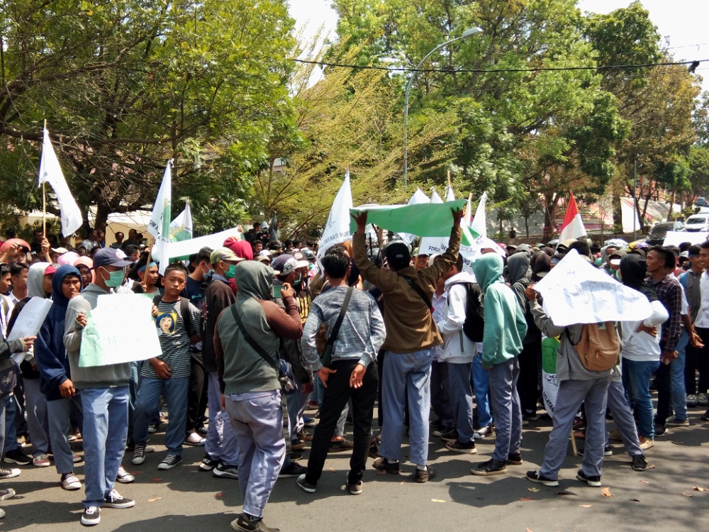BREAKING NEWS - Solidaritas, Pelajar SMK di Kalianda Gelar Aksi Unjuk Rasa Tolak Revisi UU KPK
