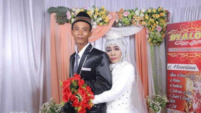 Bujang Nikahi Ibu Angkat Usia 65 Tahun: Orang Sama-sama Senang Mau Apa Lagi