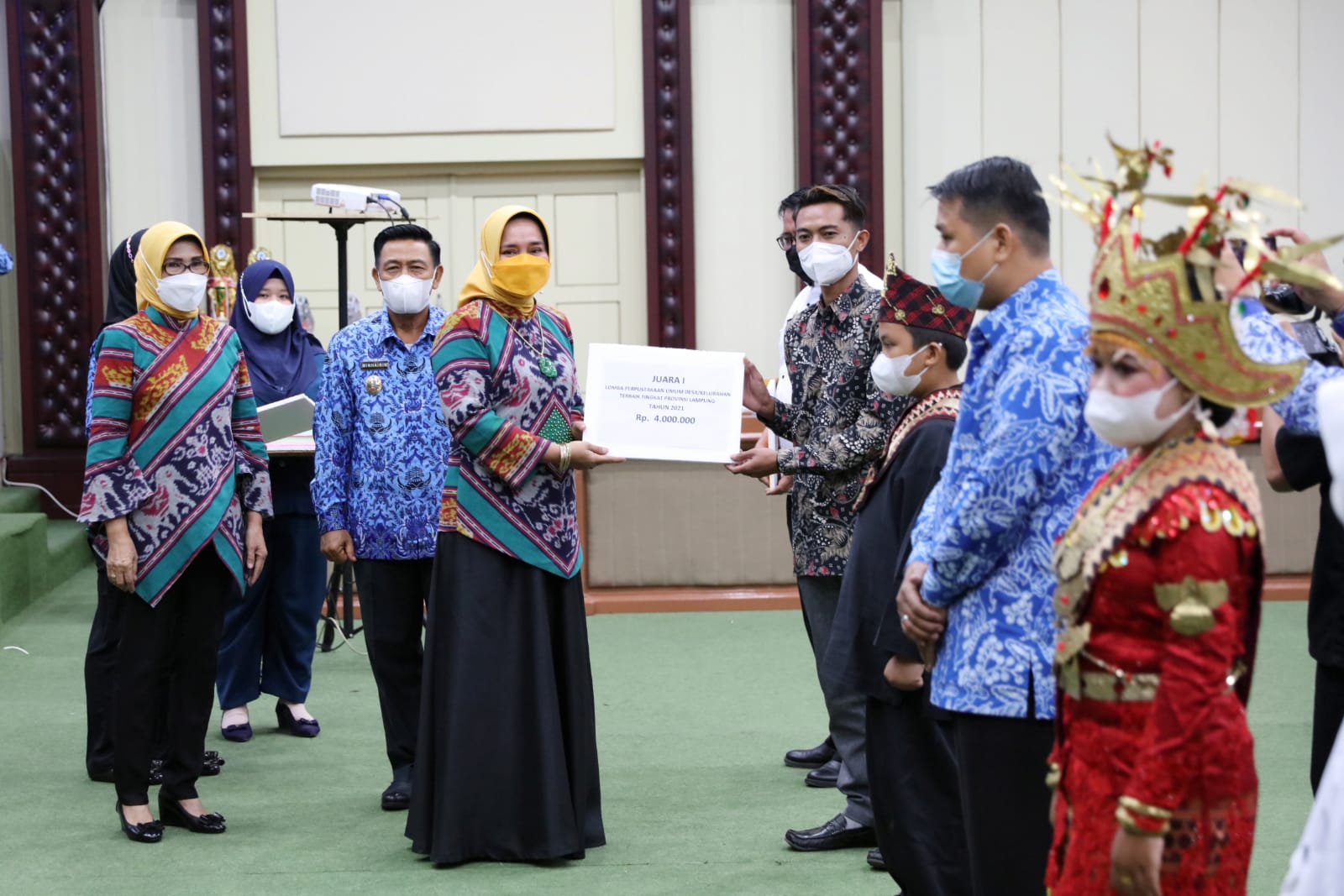 bunda-riana-minta-masyarakat-lampung-manfaatkan-literasi-digital-untuk-melihat-dunia.jpg