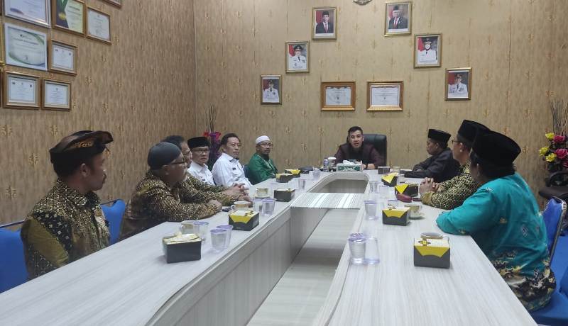 bupati-pesawaran-lampung-dendi-melakukan-pertemuan-lintas-agama.jpg