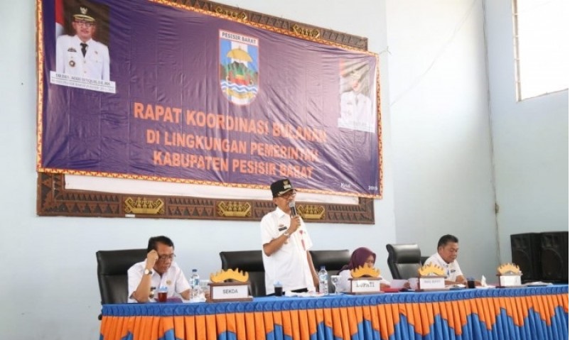 bupati-pesibar-perintahkan-peratin-susun-laporan-keuangan-dengan-maksimal.jpg