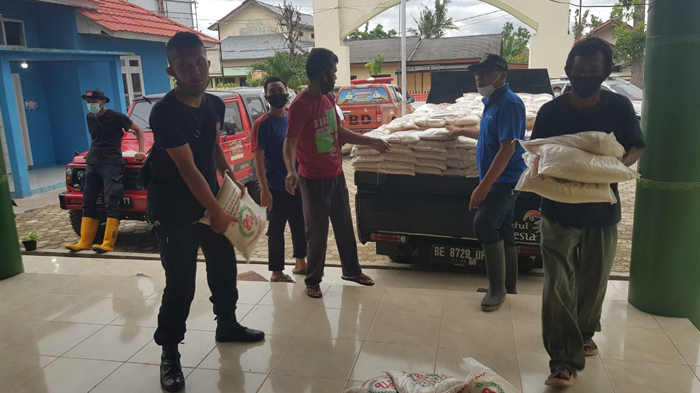 Bupati Pringsewu Sujadi Bantu Warga Terdampak Banjir Pardasuka 700 Paket Sembako