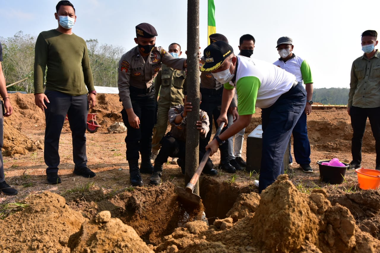 Bupati Umar Ahmad Peringati Hari Lingkungan Hidup Bersama Kapolda Lampung