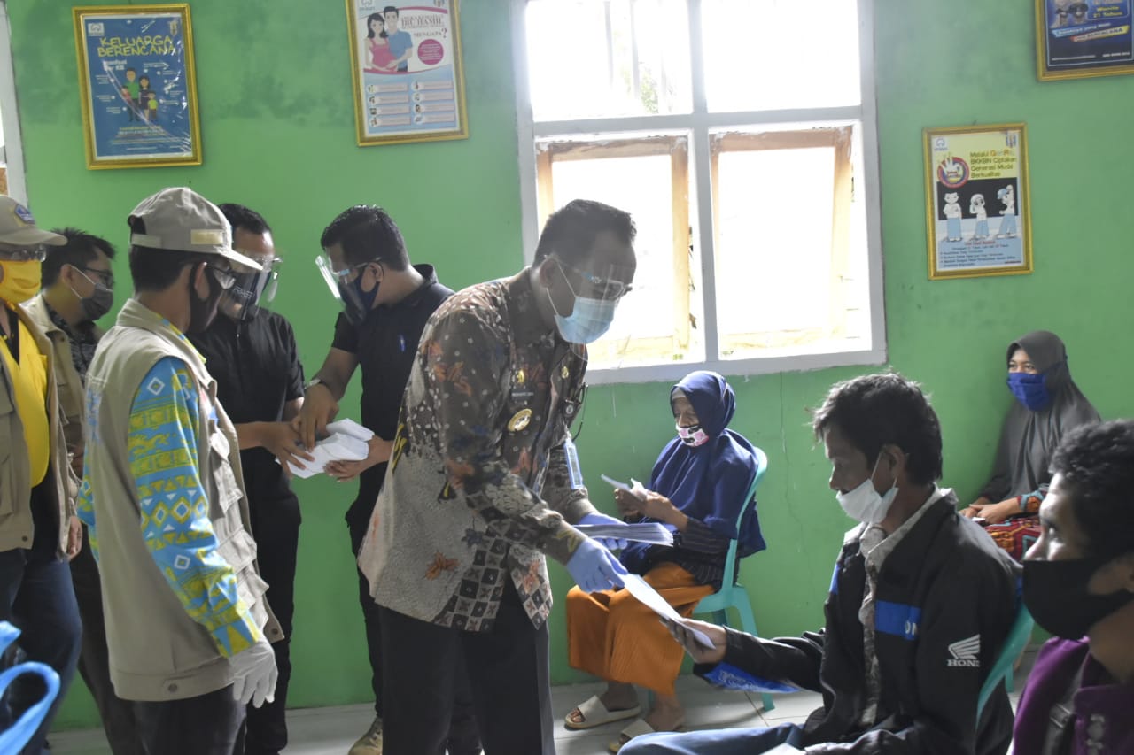 bupati-way-kanan-raden-adipati-salurkan-bst-abpd-tahap-2-di-dua-kecamatan.jpg