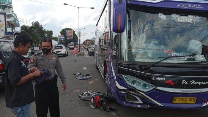 Kecelakaan Maut, Wanita Tewas Ditabrak Bus Terobos Lampu Merah