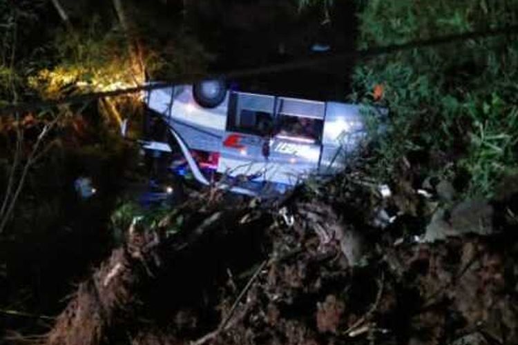 Kecelakaan Maut, 20 Tewas Akibat Bus Masuk Jurang di Sumedang