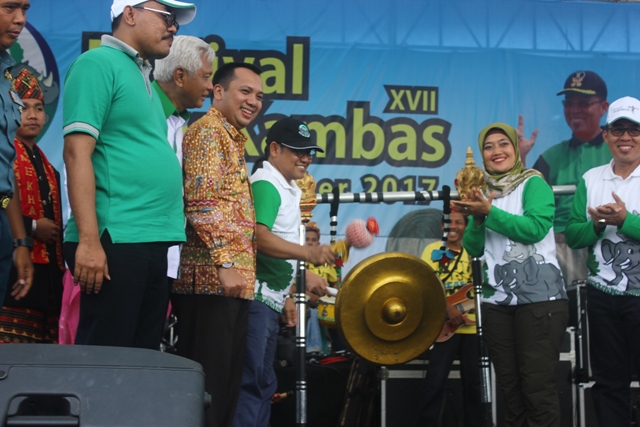 cak-imin-dan-ridho-ficardo-buka-festival-way-kambas_20171111_200953.jpg