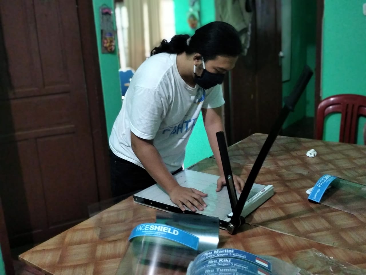 cerita-mahasiswa-di-bandar-lampung-bikin-face-shield-3.jpg