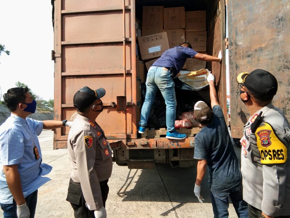 daging-celeng-yang-diamankan-di-pelabuhan-bakauheni-jadi-tangkapan-terbesar-tahun-2020.jpg