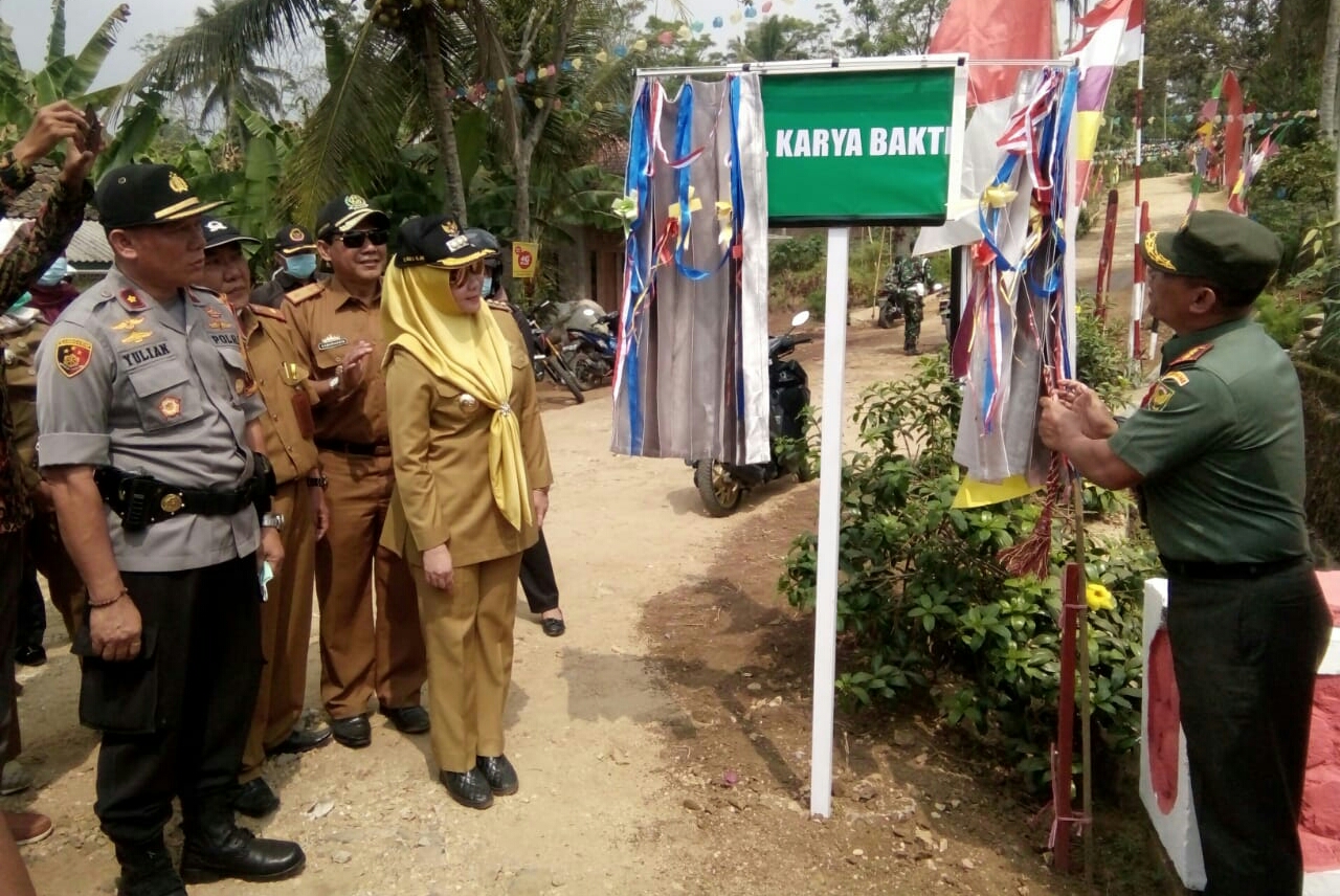 Danrem 043/Gatam Resmikan Jalan Karya Bakti di Tanggamus