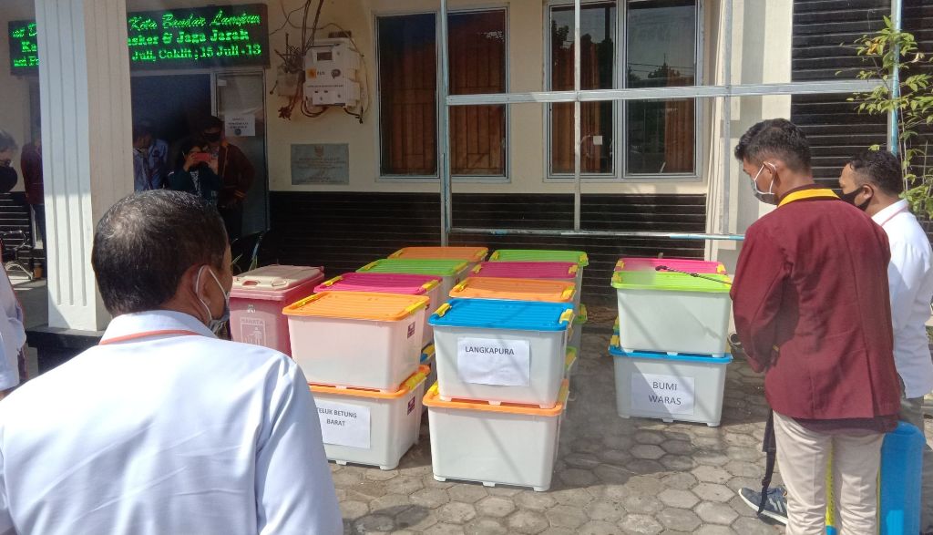 Datangi KPU Bandar Lampung, Firmansyah Serahkan 55.555 Berkas Dukungan