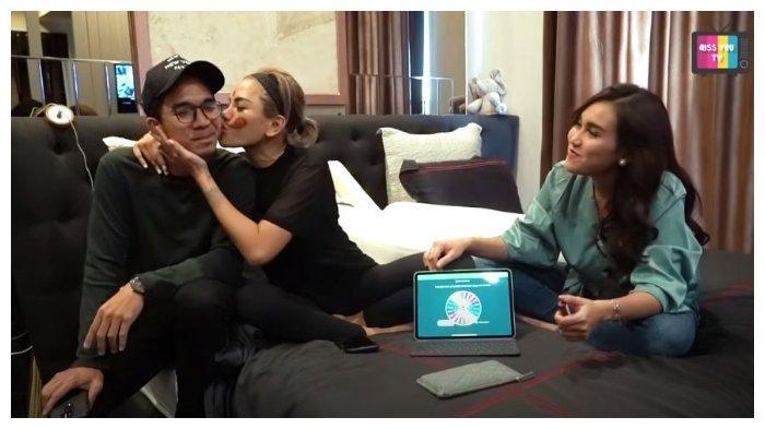 depan-ayu-ting-ting-nikita-mirzani-cium-sang-asisten.jpg