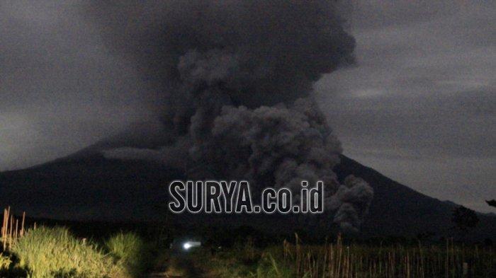 VIDEO Detik-detik Gunung Semeru Meletus, Warga Ramai-ramai Mengungsi