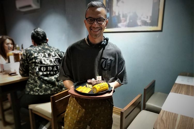 didiet-maulana-di-restoran-steaknyakompascomwisnubrata.jpg