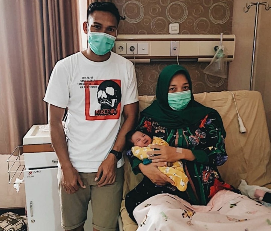 Dikaruniai Bayi Cantik, Kapten Badak Lampung FC Saepulloh Maulana Banjir Ucapan Selamat