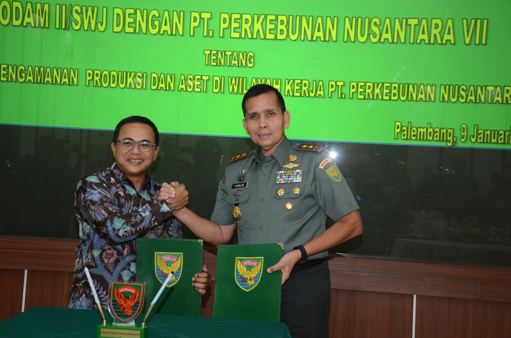 dirut-ptpn-vii-muhammad-hanugroho-dan-pangdam-ii-sriwijaya-mayjen-tni-irwan.jpg