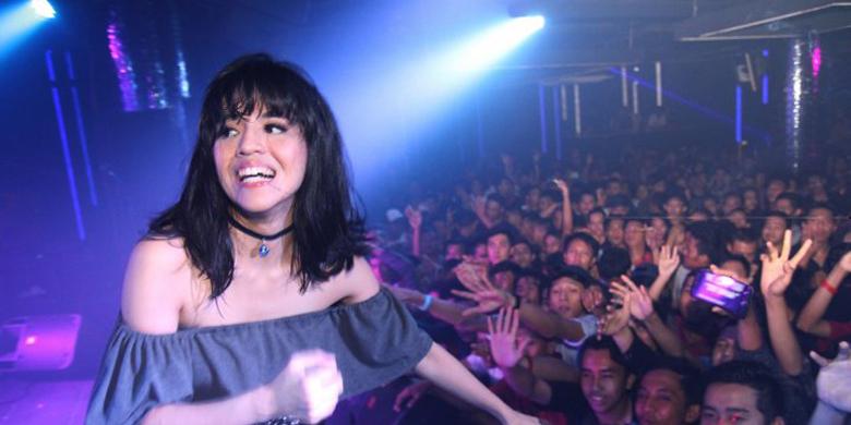 DJ Una Buka Suara Soal Video Viral Disawer Uang hingga Rp 200 Juta