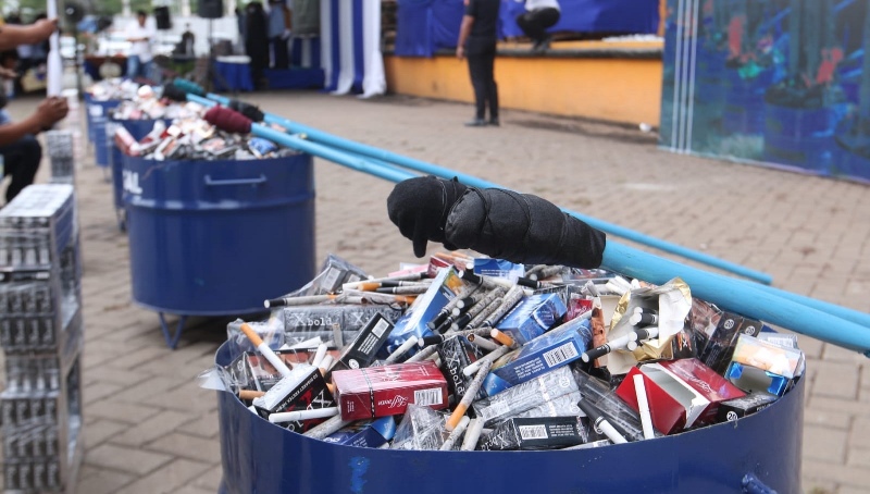 djbc-sumbagbar-musnahkan-123-juta-batang-rokok-ilegal-senilai-rp-125-miliar.jpg