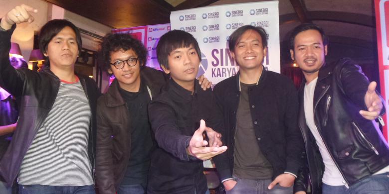 Kondisi Rian DMasiv Seusai Mobil yang Ditumpanginya Tabrak Tiang Lampu Hingga Ringsek