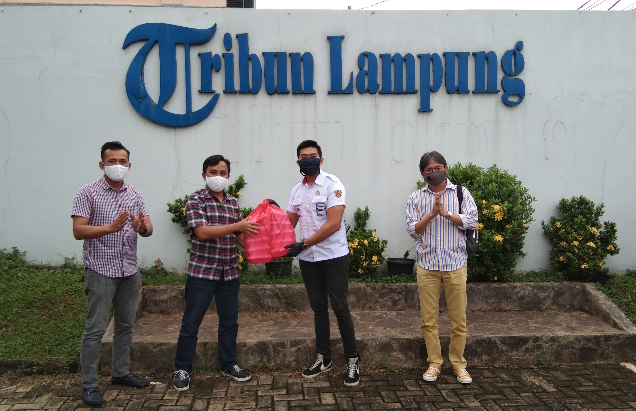 DPD Bravo Lima Lampung Distribusikan Ratusan Nasi Kotak untuk Masyarakat Terdampak Covid-19