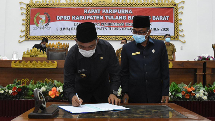 DPRD Tulangbawang Barat Sahkan 5 Raperda Menjadi Perda, 3 Usulan Eksekutif