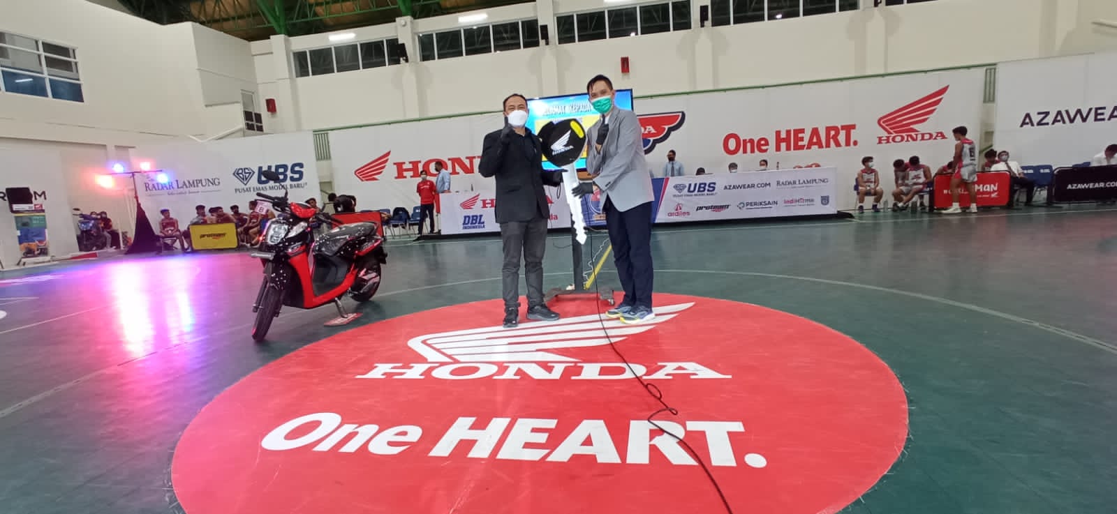 Tunas Dwipa Matra Serahkan Hadiah 1 unit Honda Genio di Gelaran Honda DBL Lampung