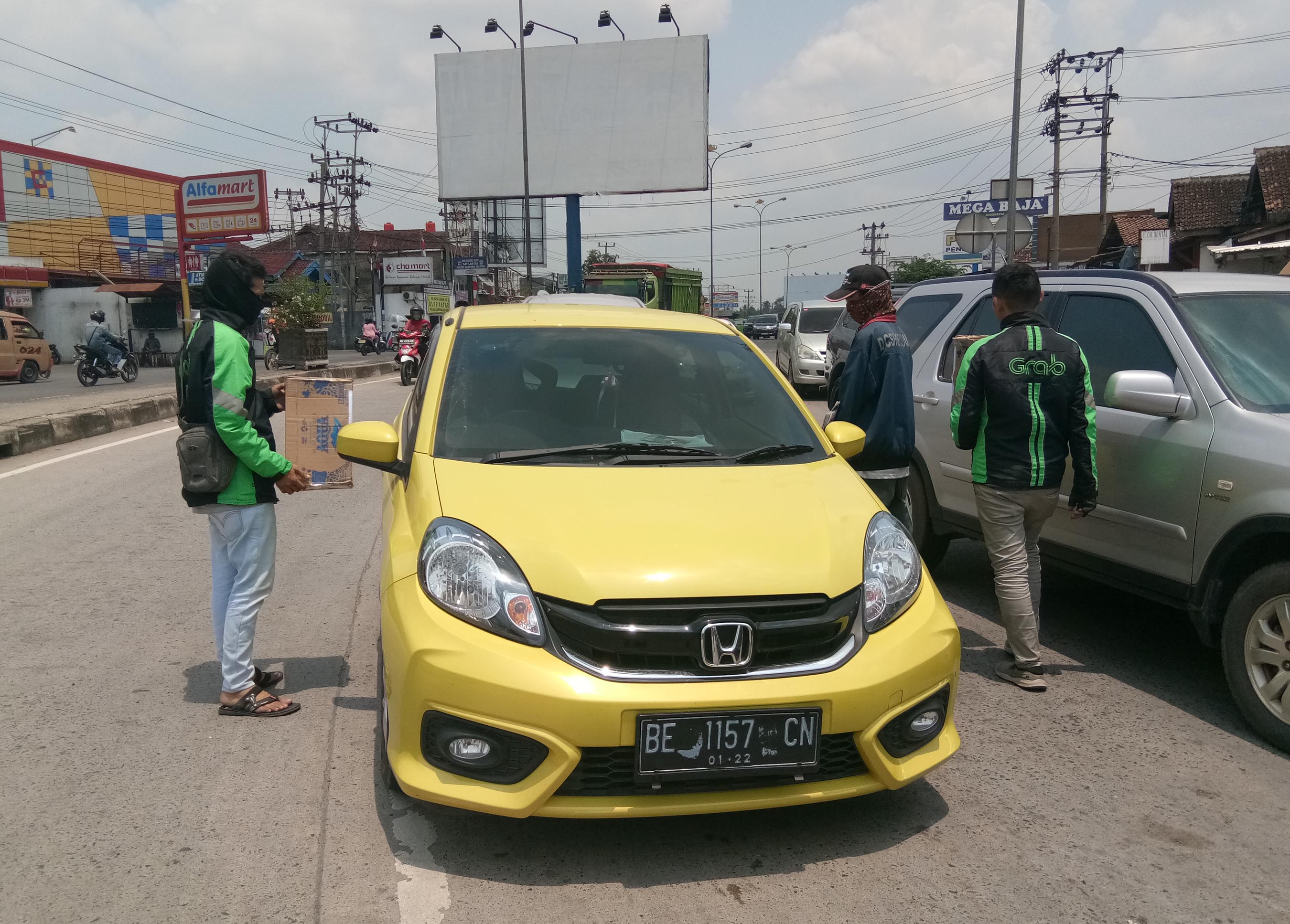 Driver Ojol Shelter Roundabout Raden Intan Galang Dana untuk Korban Gempa Palu-Donggala