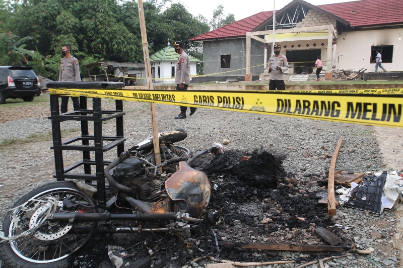 Dugaan Penyebab Pembakaran Mapolsek Candipuro Menurut Versi Warga