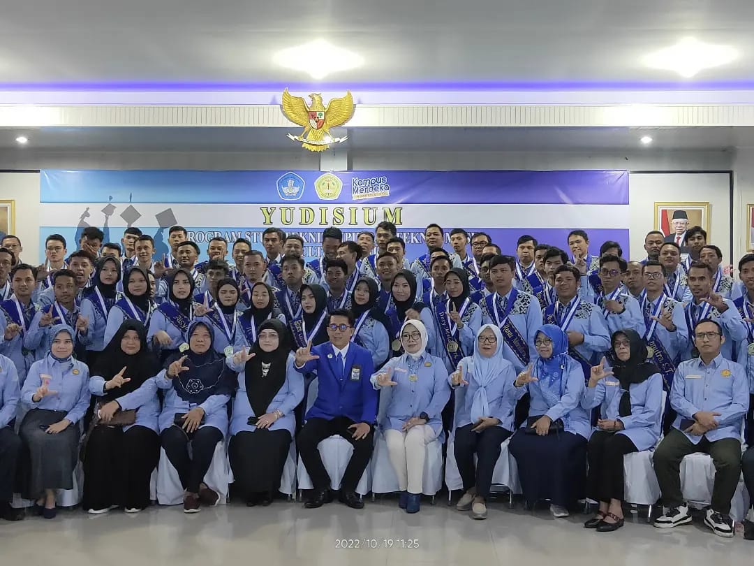 70 Mahasiswa Fakulatas Teknik Universitas Saburai Adakan Yudisium