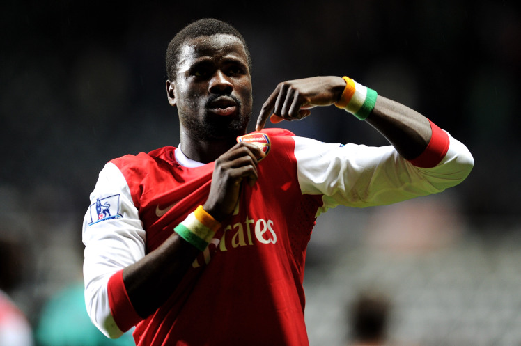 Malangnya Nasib Mantan Gelandang Arsenal Emmanuel Eboue, Dinyatakan Bangkrut Hingga Depresi