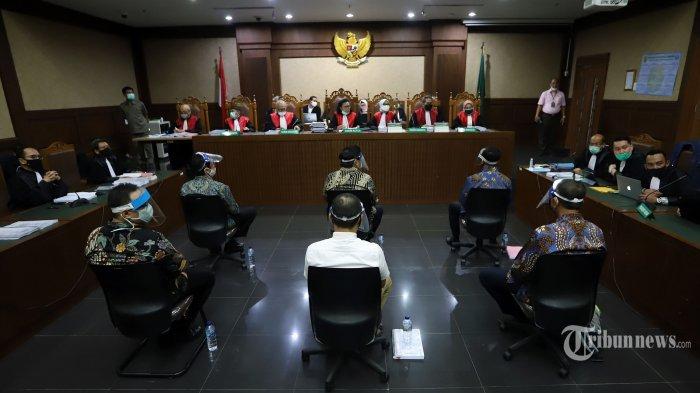 enam-terdakwa-korupsi-dan-penggunaan-dana-investasi-pt-asuransi-jiwasraya.jpg