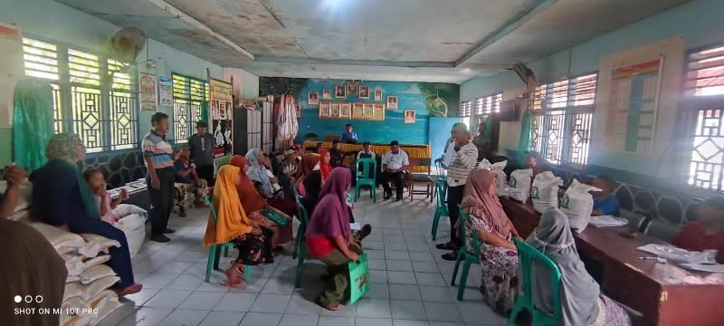 enyaluran-bansos-beras-di-Pesawaran-aaa.jpg
