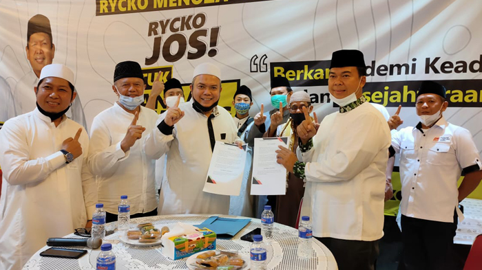 firmansyah-dan-pendukungnya-sepakat-dukung-rycko-jos-di-pilkada-bandar-lampung-2020.jpg