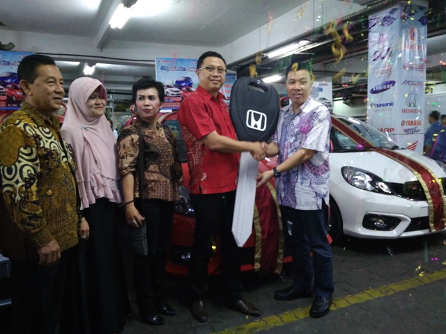 gebyar-undian-chandra-berhadiah-honda-brio_20171018_220055.jpg