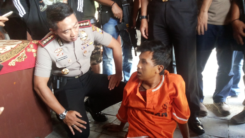 BREAKING NEWS: Cemburu Lalu Pinjam Pisau, Pria Ini Tusuk Kekasihnya hingga Tewas