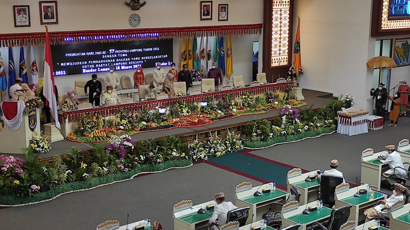 gubernur-arinal-pimpin-paripurna-istimewa-hut-ke-57-provinsi-lampung.jpg