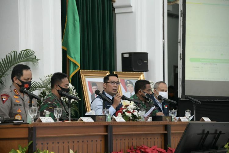gubernur-jawa-barat-ridwan-kamil-bertemu-dengan-wakapolri-komjen-gatot-eddy-pramono.jpg