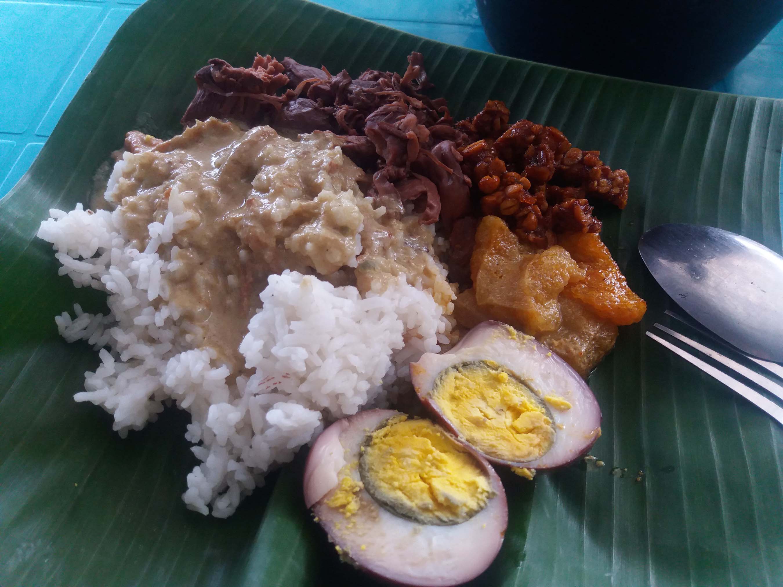 Seporsi Gudeg dengan Krecek, Sambal Goreng Tempe dan Telur Bacem Cuma Rp 10 Ribu