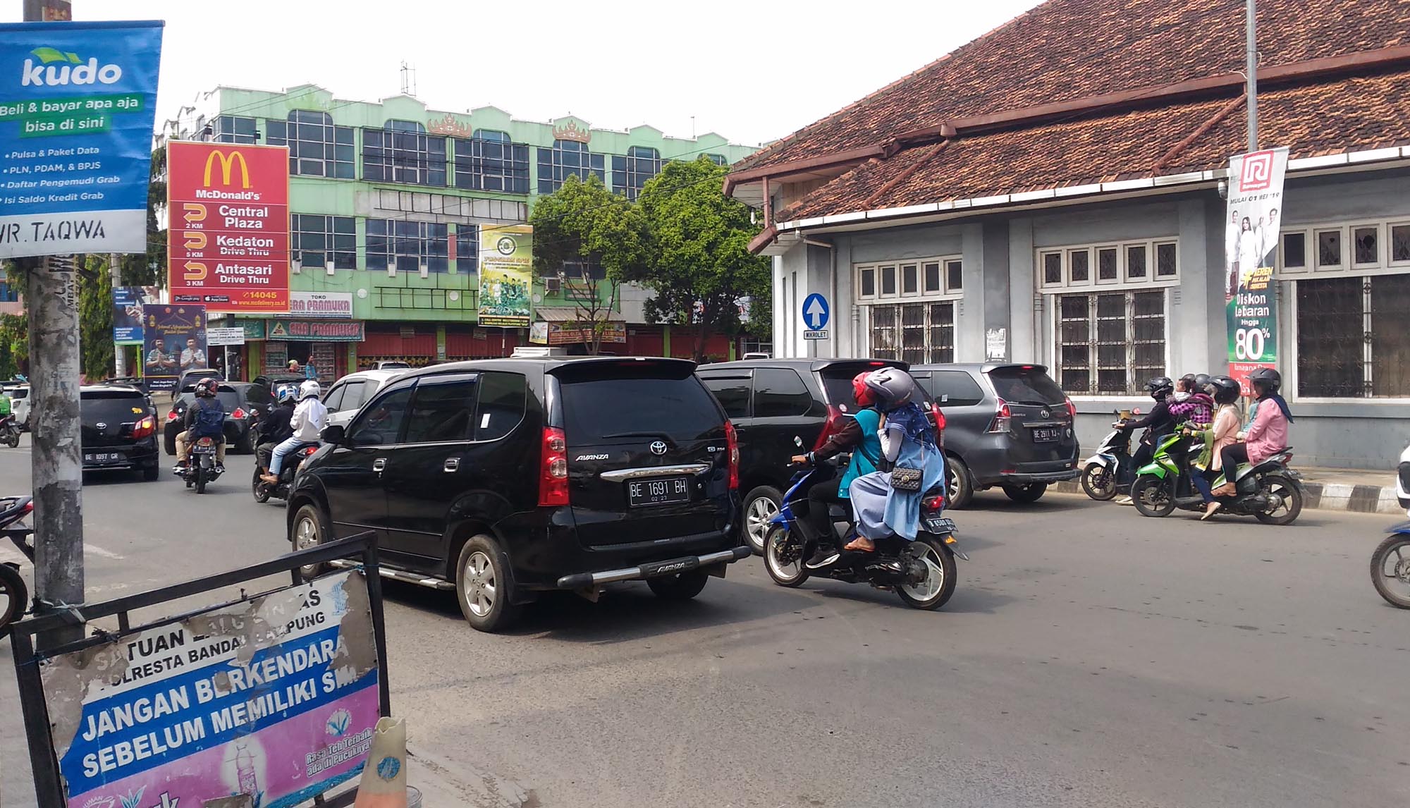 H-6 Idul Fitri Jalan Raden Intan-Teuku Umar Macet