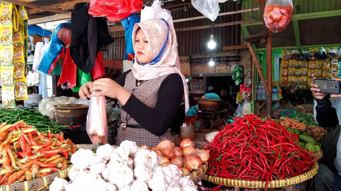 harga-cabai-merah-di-bandar-lampung-naik-hampir-2-kali-lipat-jadi-rp-70-ribu-per-kg.jpg